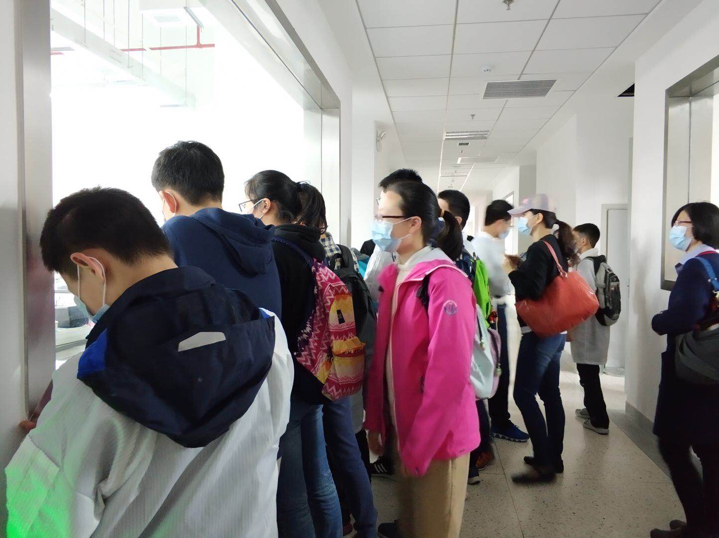 上海青少年科学社学员到上海硅酸盐所参加科普