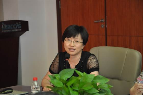 副所长,党委副书记,纪委书记曹红梅上党课